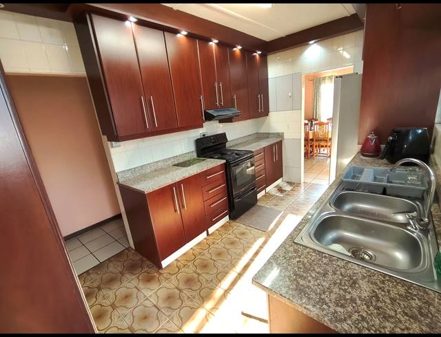 4 BEDROOM FREEHOLD FOR SALE IN FARNINGHAM RIDGE